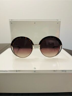 Guess Round Sunglasses in Tortoiseshell and Brown Gradient
